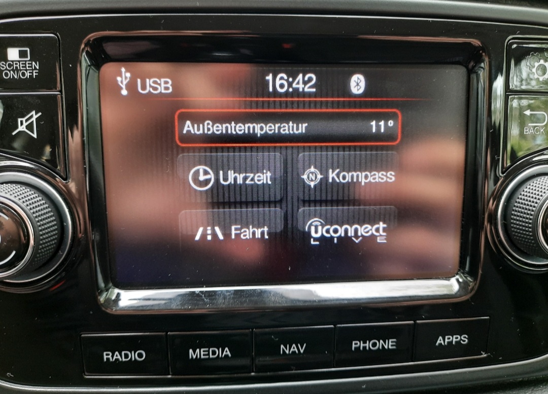 Uconnect als App im Auto