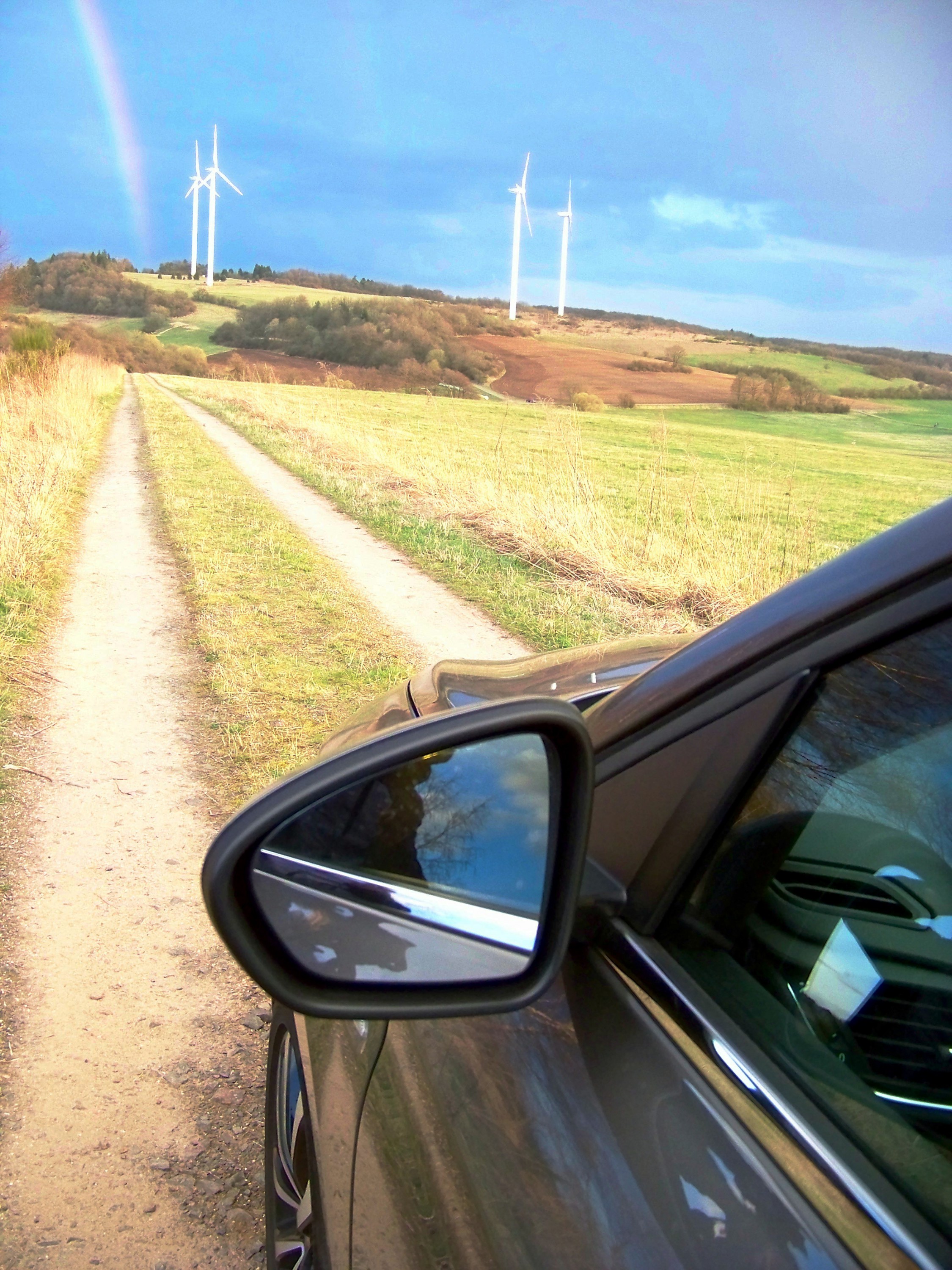 ...und Tipo fuhr zum Regenbogen bei den großen Windmühlen.