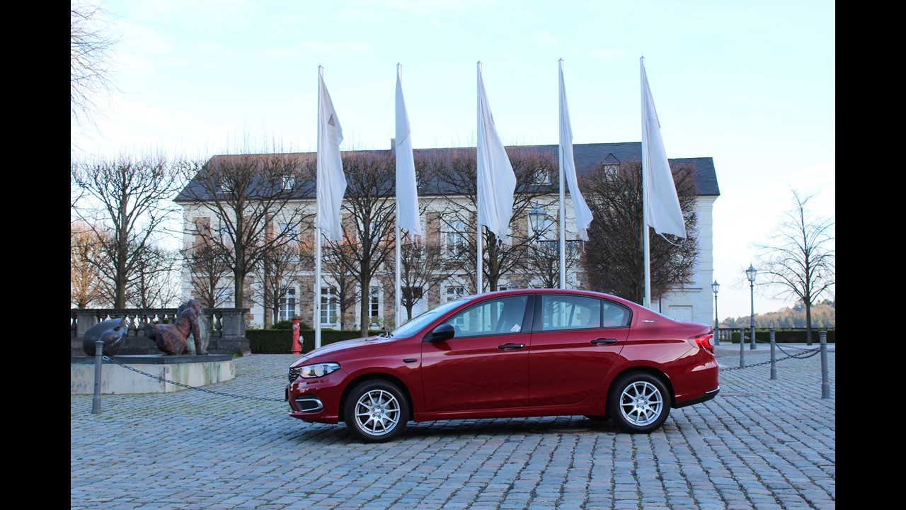 Der Schloßherr fährt Tipo......