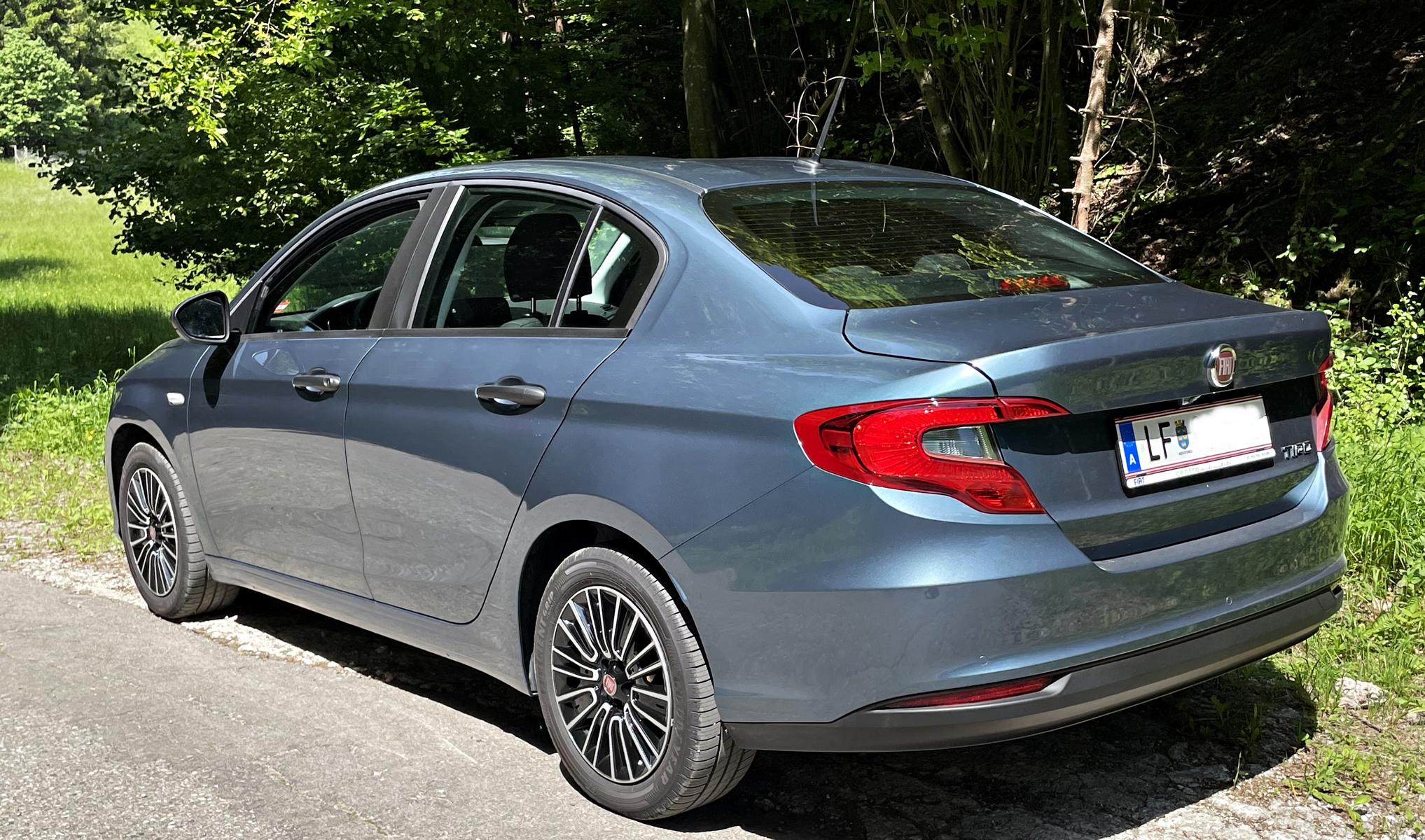 Frisch geduscht ein kurzer Stopp am Waldrand.