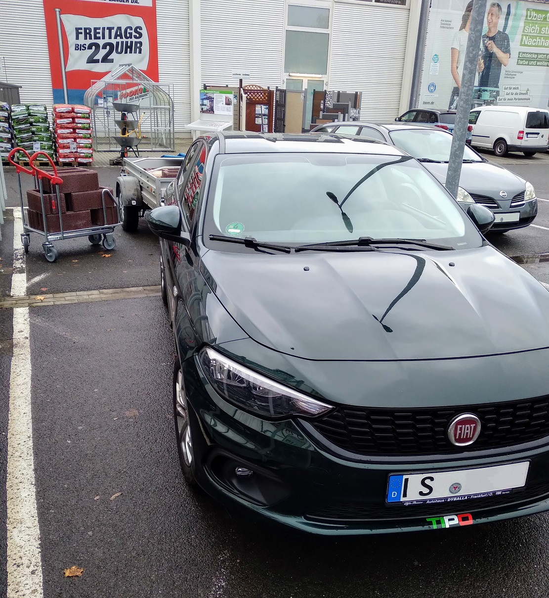 Ich finde den Baumarkt eigentlich nicht so toll. Aber ich mag die junge Frau von diesem grauhaarigen alten Fußballer... :1f46d: