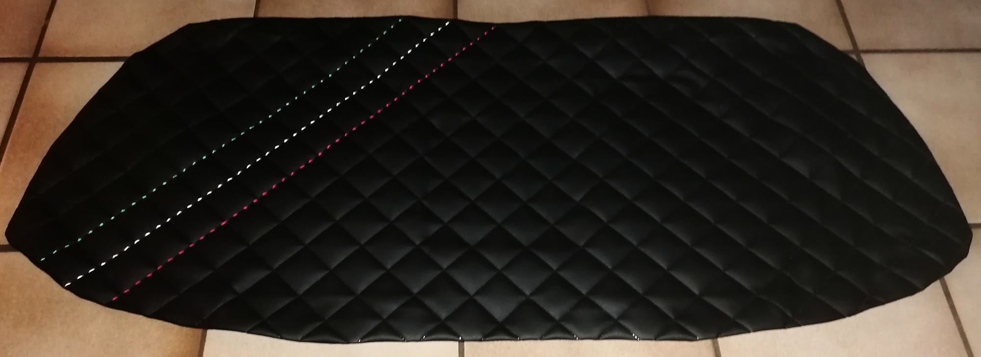 Innere Haubenverkleidung/Dämmung etwas umgestaltet.