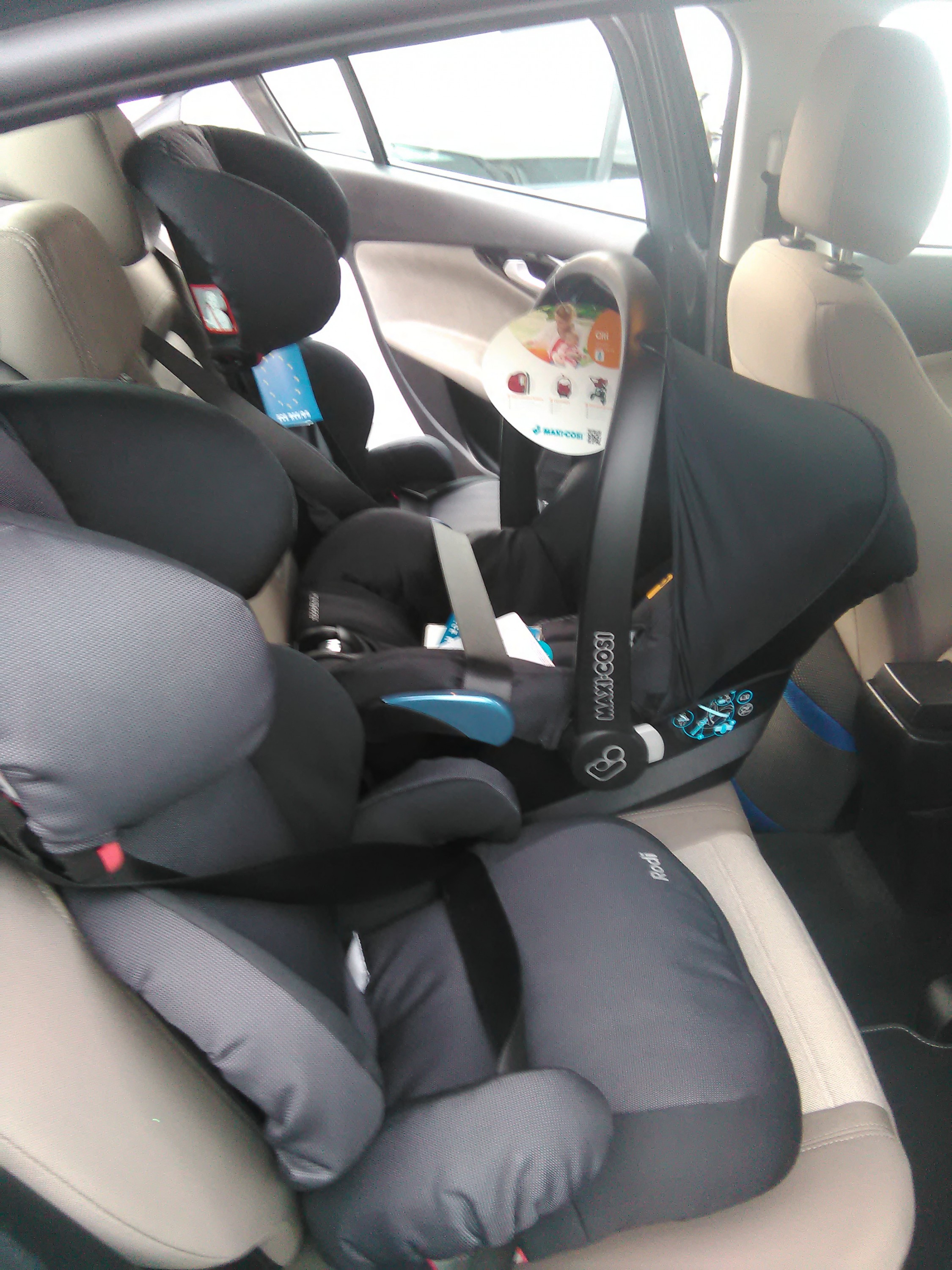 Drei Sitze nur ohne ISOFIX