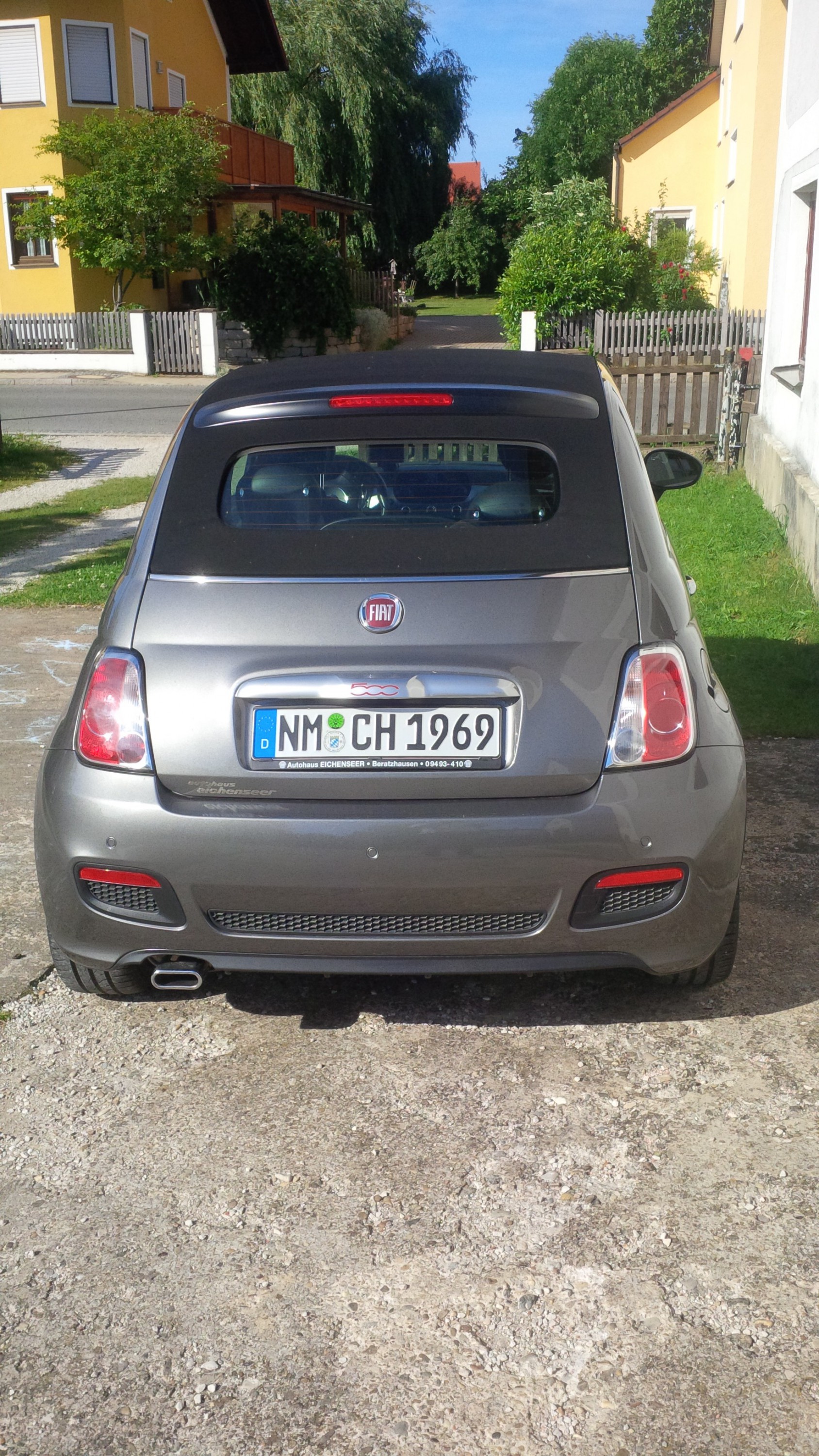 Fiat 500 S Cabrio von hinten
