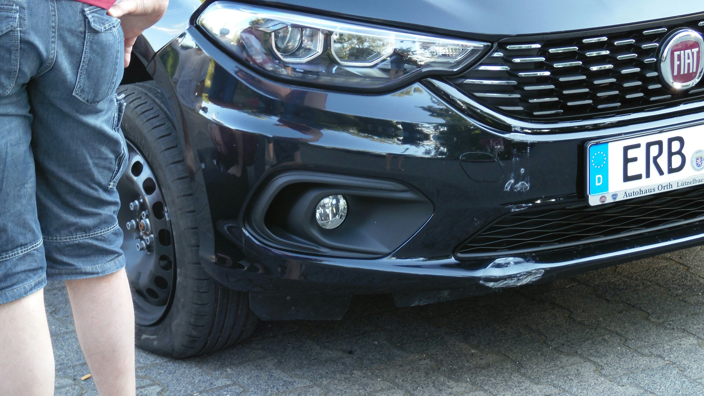 Schaden an Torsten Auto. Der einzige nicht so schöne Moment des Treffens