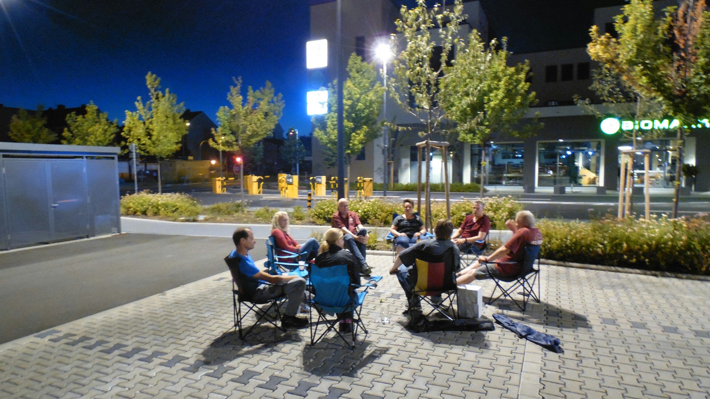 Camping bei Aldi ist einfach schön .