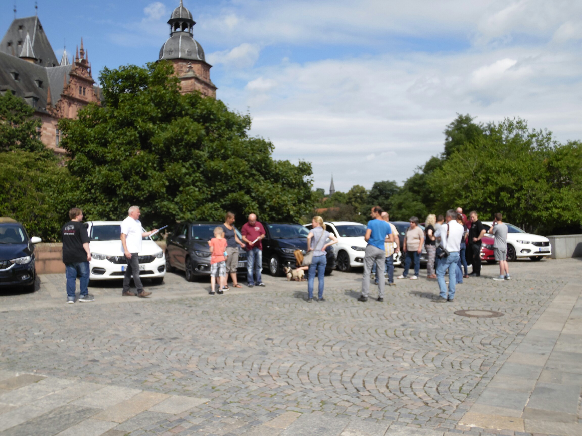 Vor dem Schloss war was los