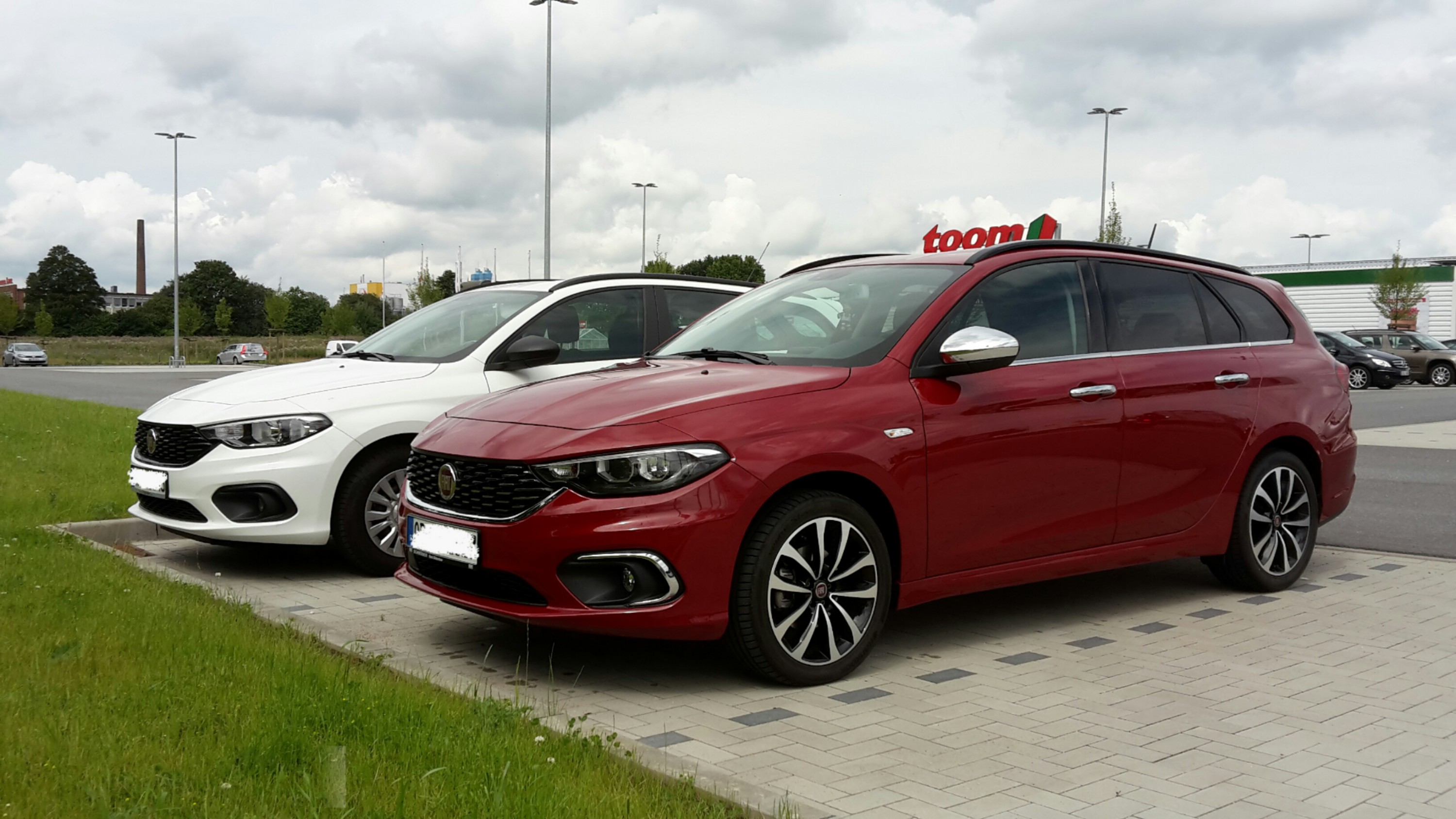 Zwei Tipos vor dem Baumarkt...