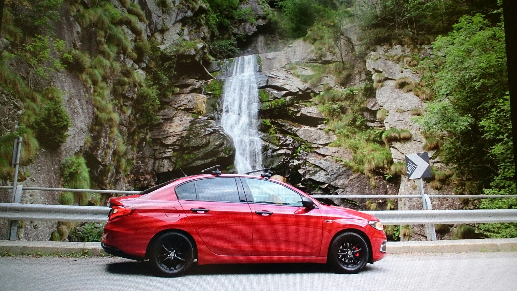 Roter Teufel mit Dusche