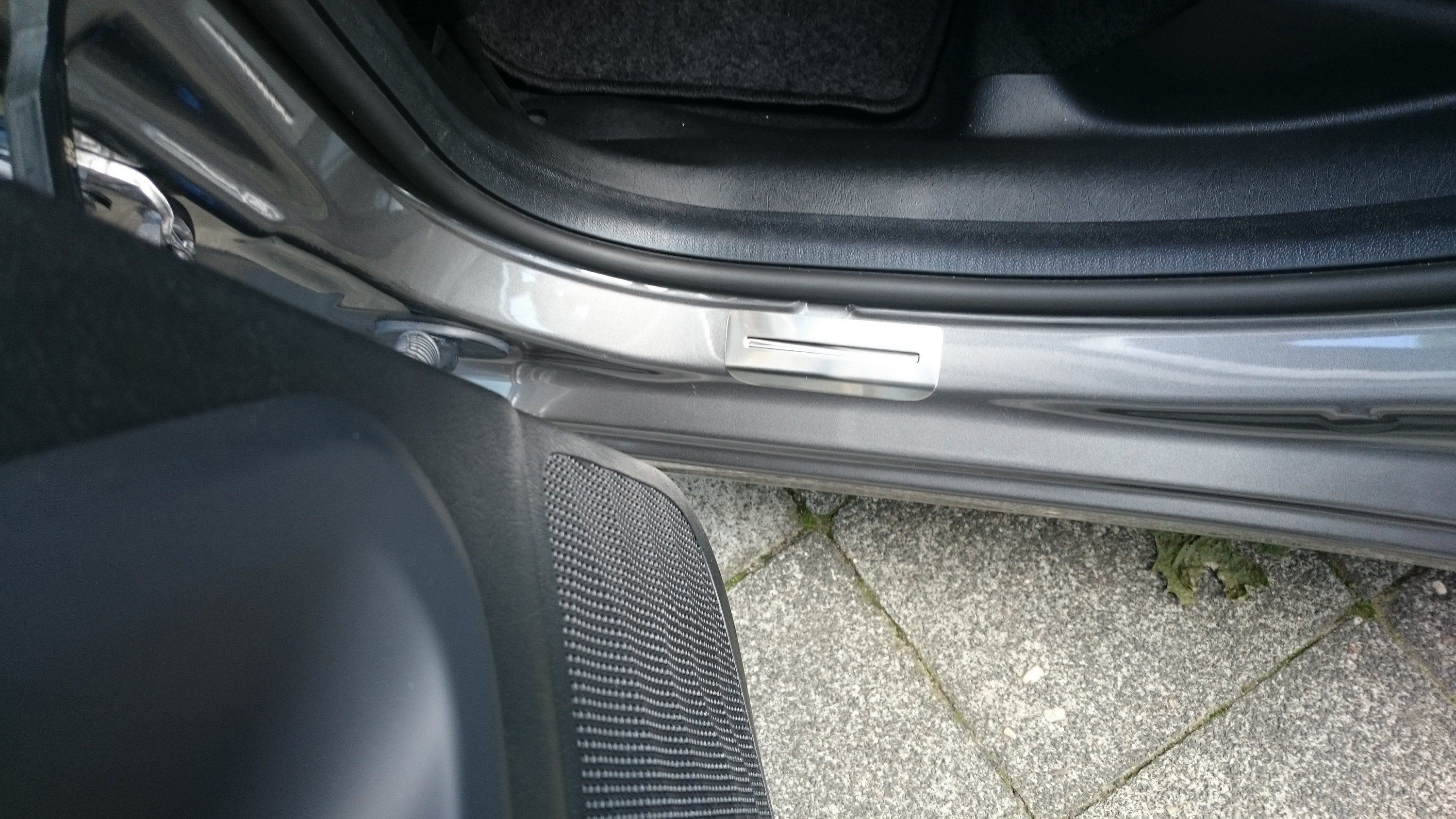 So jetzt sind sie angebracht war recht easy  der 1 schritt ist getan