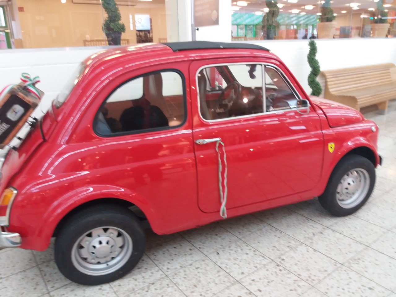 Kleiner roter Flitzer