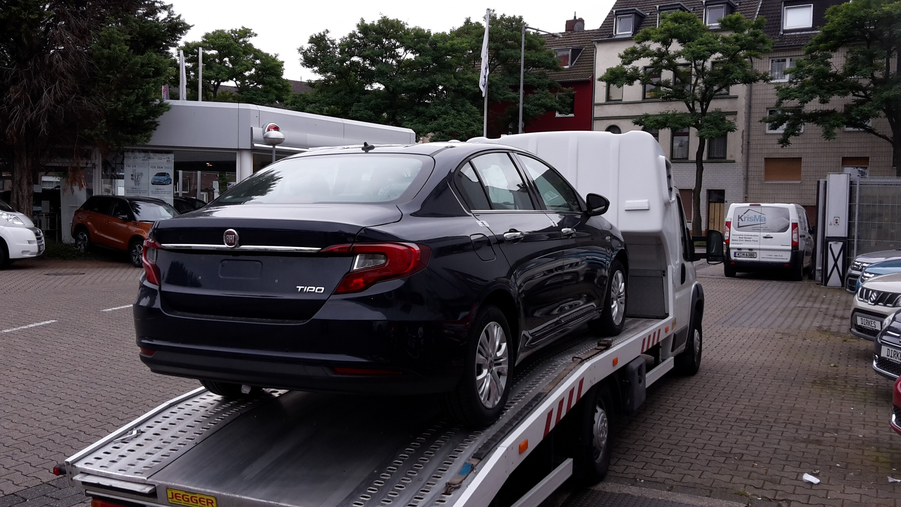 Luigi rollt vom Transporter