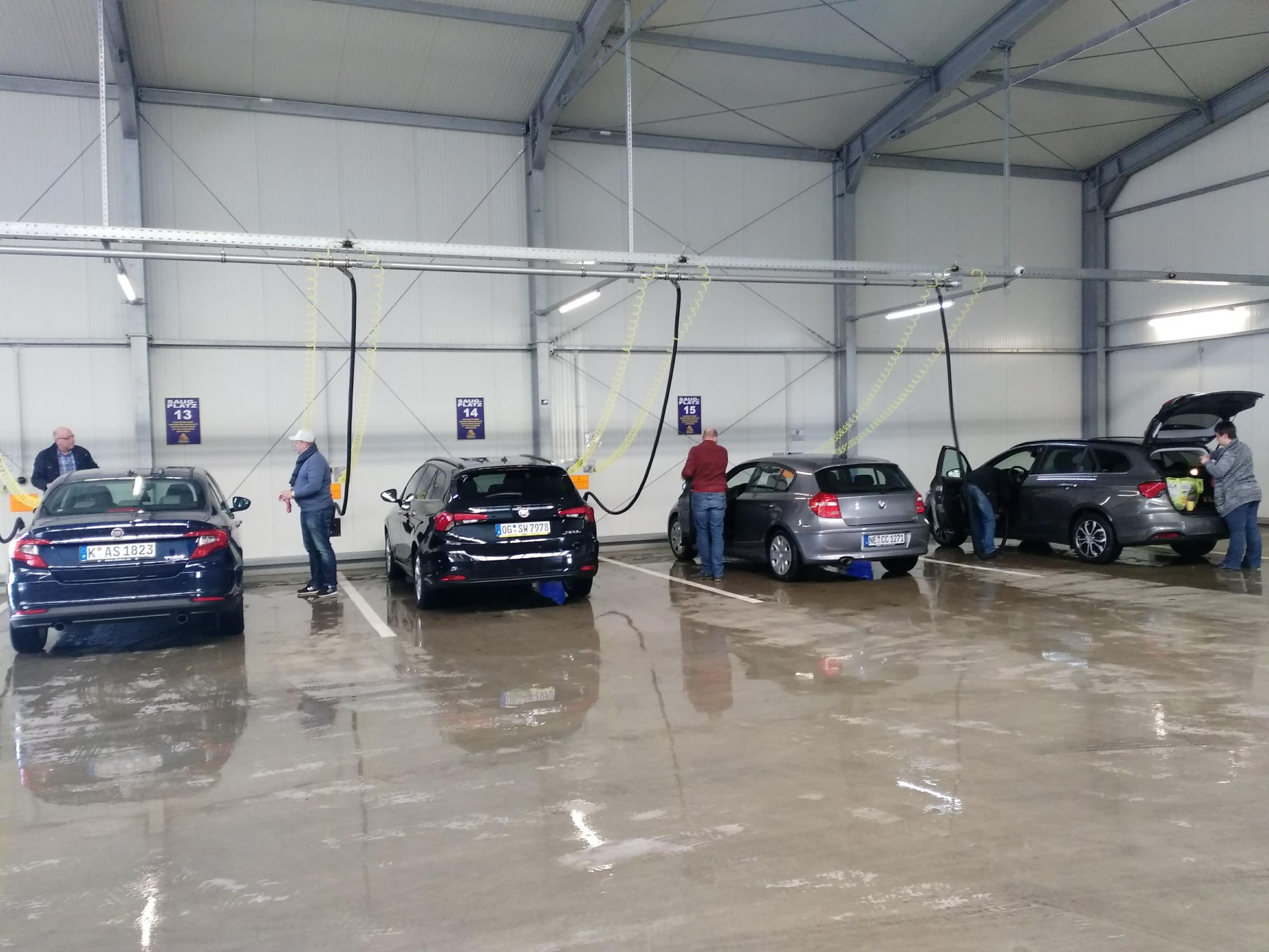 Erstes Mini-Treffen in Neuss an der Waschanlage