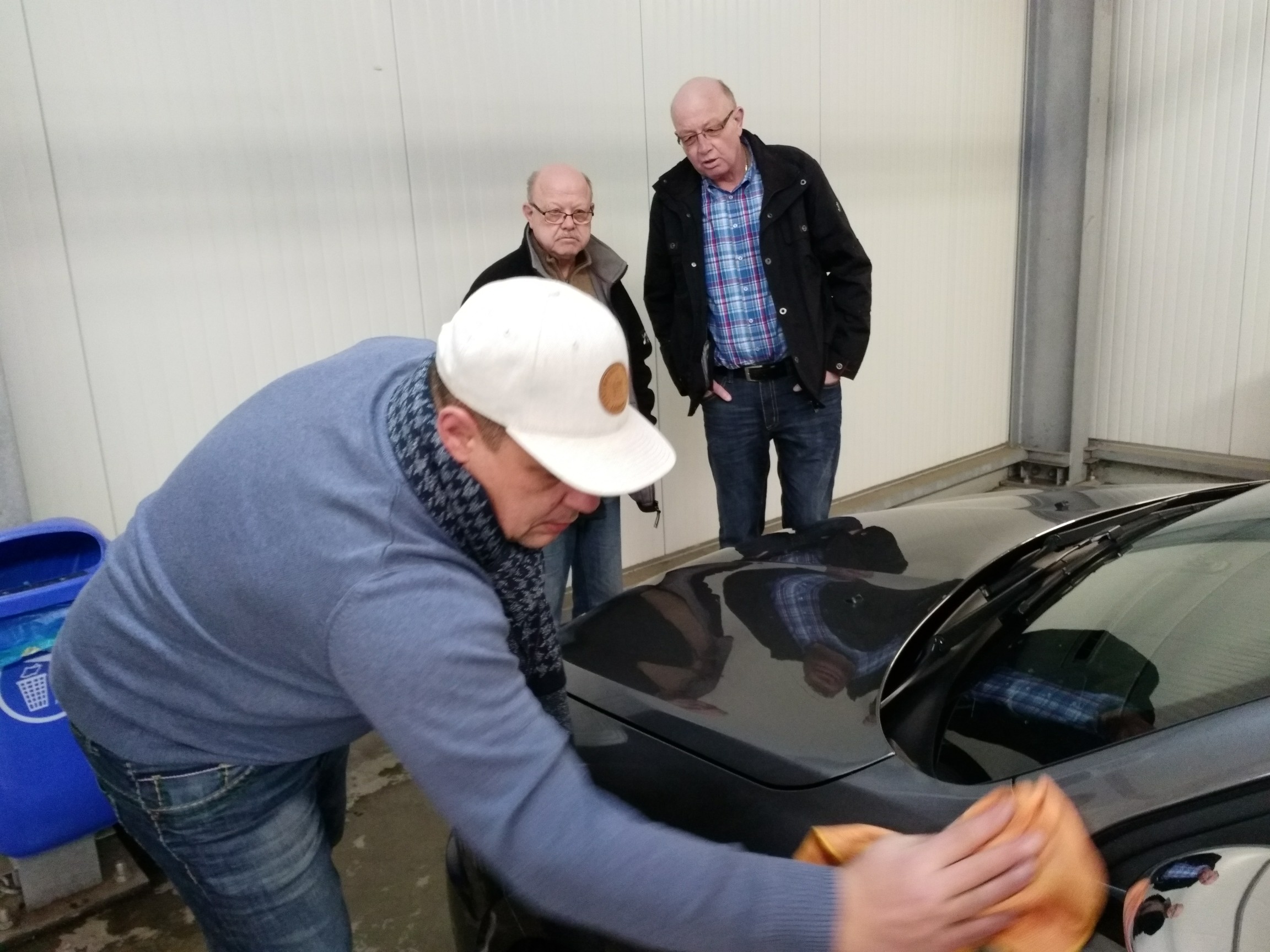 Erstes Mini-Treffen in Neuss an der Waschanlage
