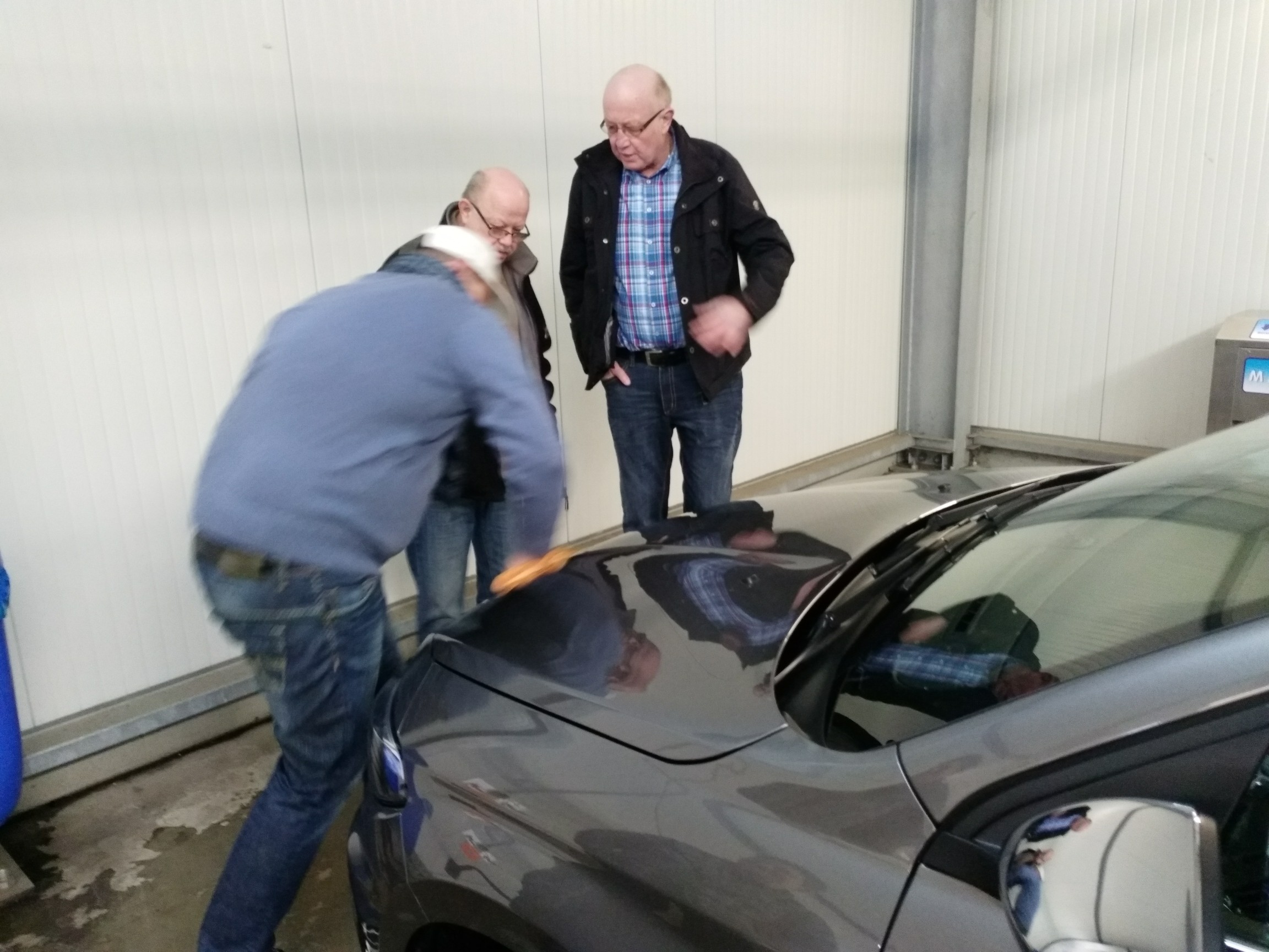 Erstes Mini-Treffen in Neuss an der Waschanlage