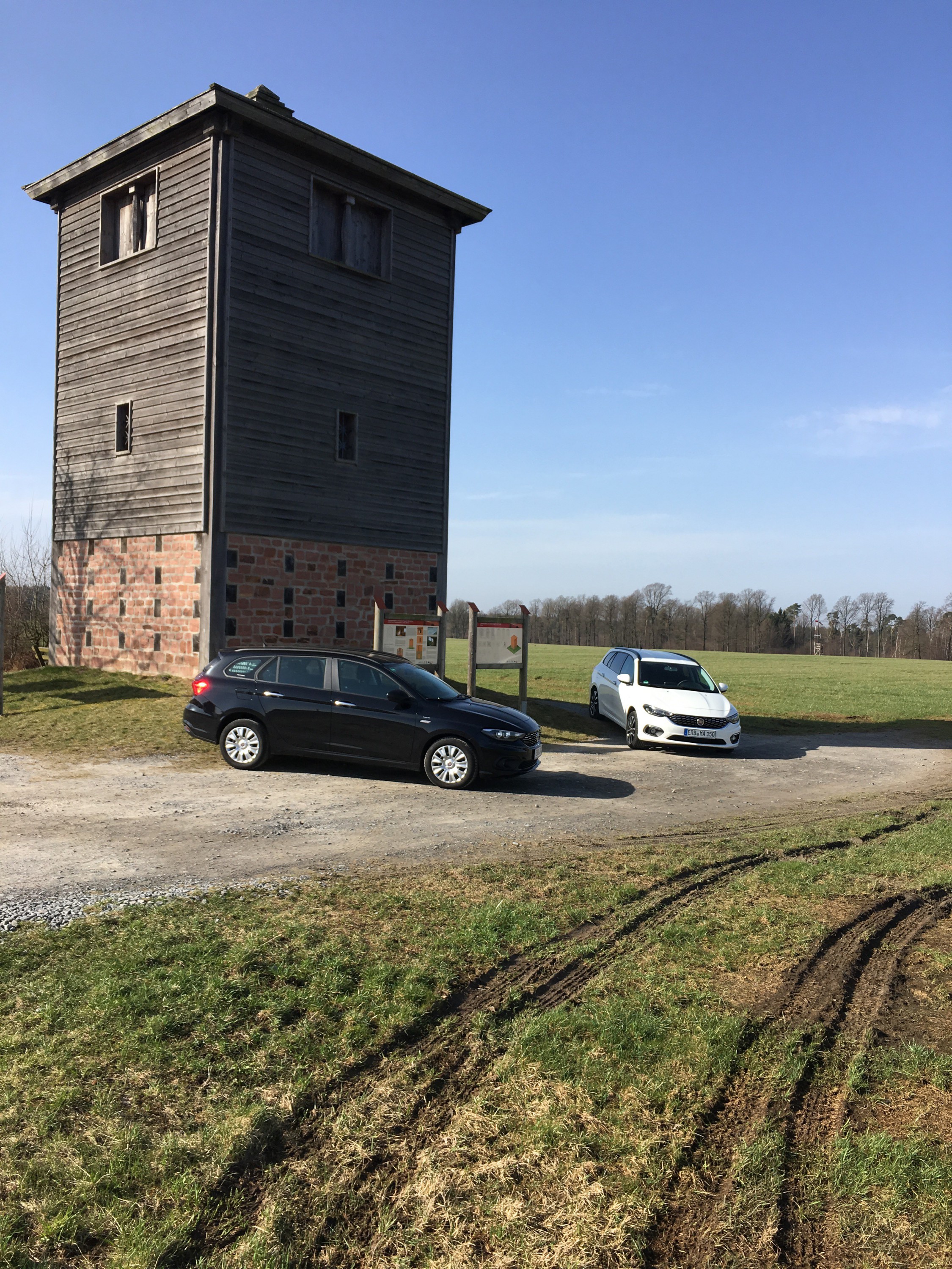 Italiener treffen sich beim Römerturm