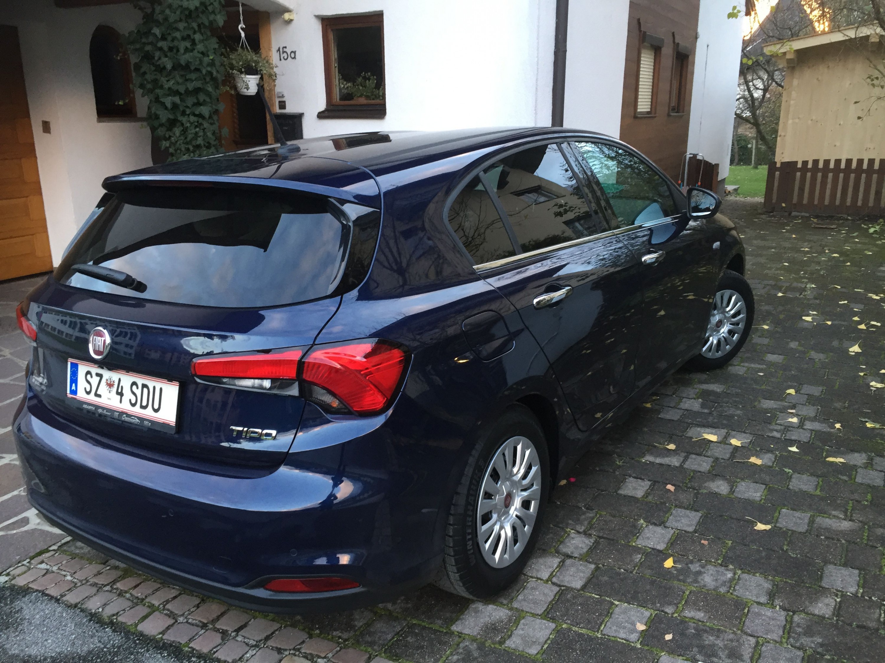 Mit Winterreifen und Fiat Radzierkappen