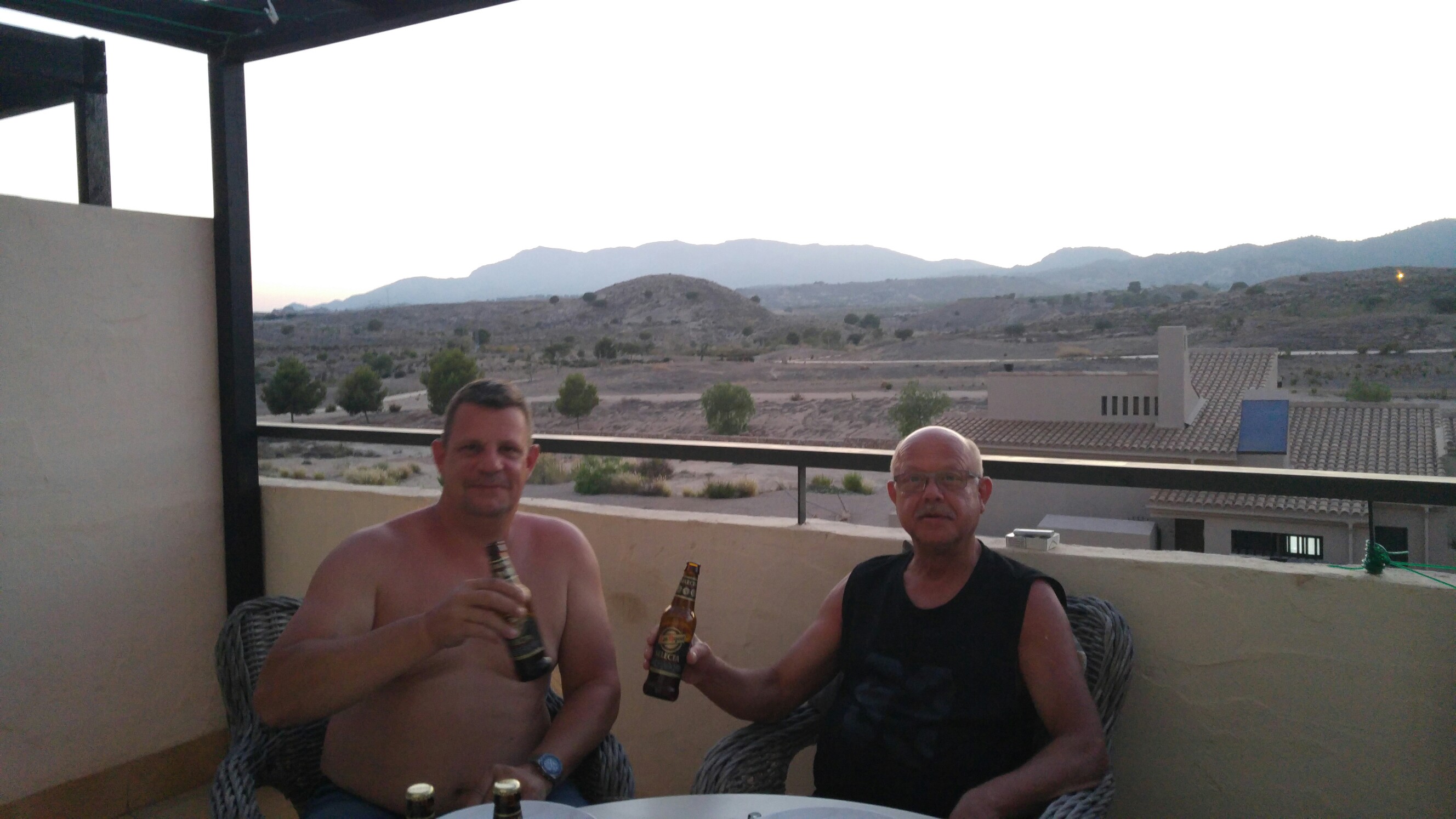 Manni und ich beim ersten spanischen Tipo Stuhlkreis