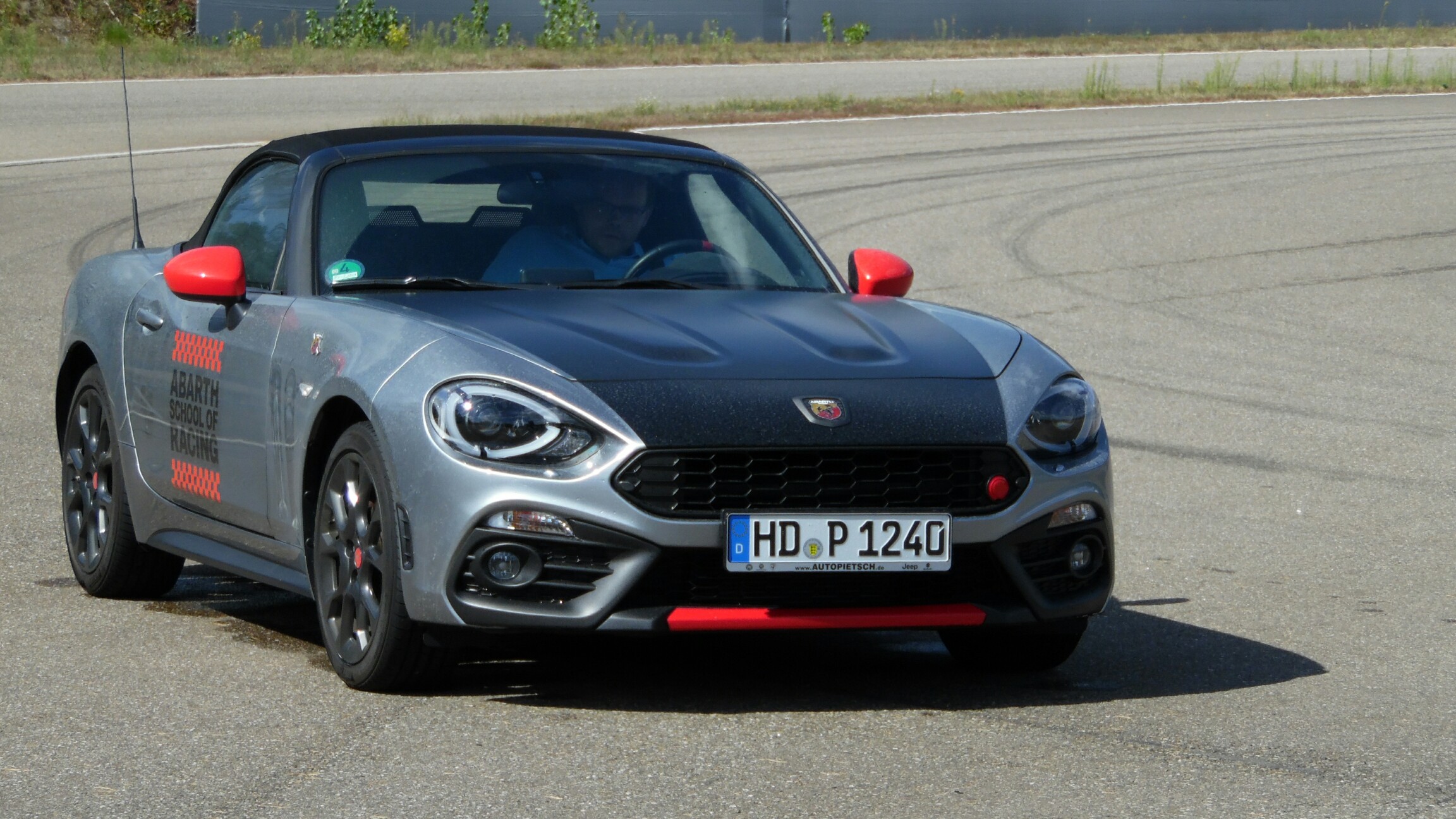 Abarth Day Deutschland 2018 Chris wartet auf seinen Einsatz