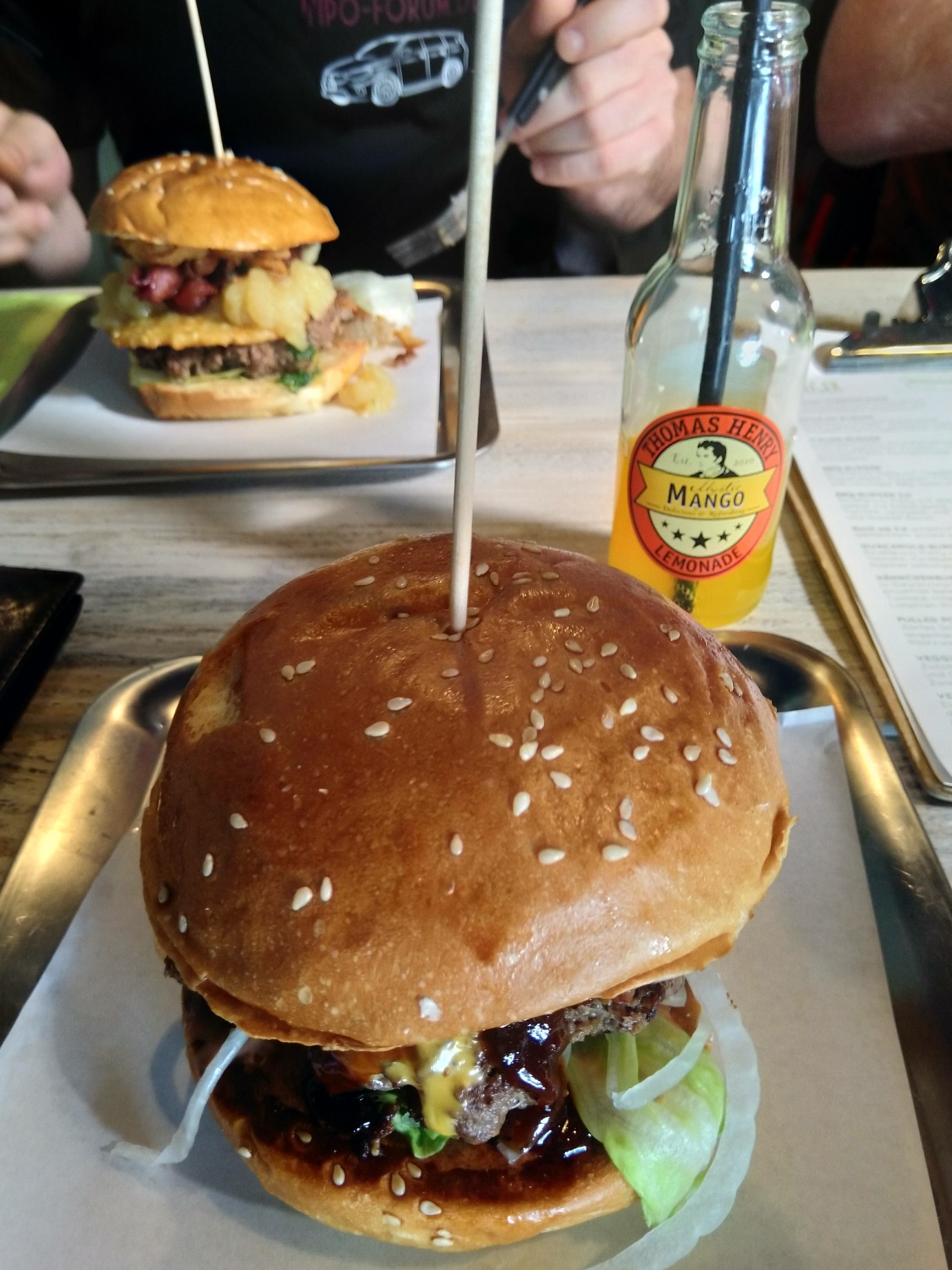 Burger verspeisen