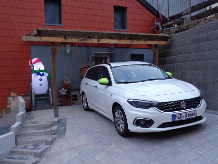 Hugo, der Schneemann passt auf