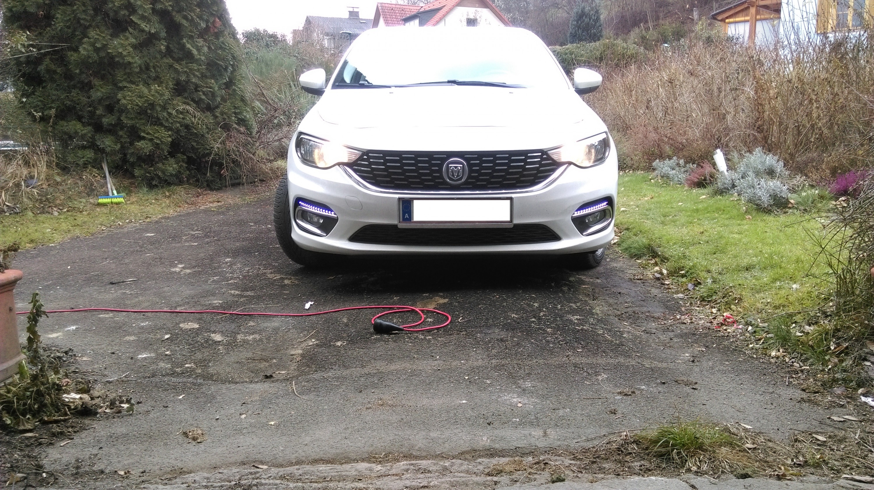 Nach dem Einbau der LEDs (+ für alle die es interessiert Osram Cool Blue Intense Abblenddlicht, Nebler sowie Standlicht)