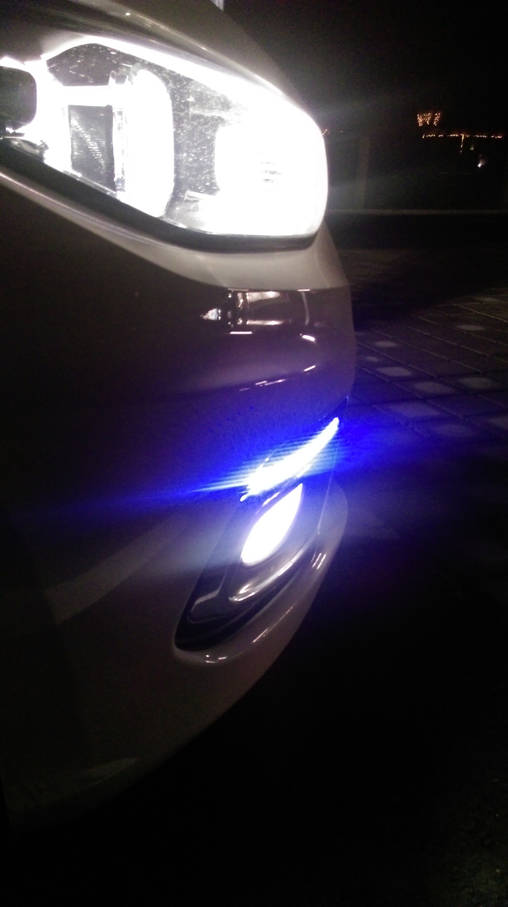 Nach dem Einbau der LEDs (+ für alle die es interessiert Osram Cool Blue Intense Abblenddlicht, Nebler sowie Standlicht)