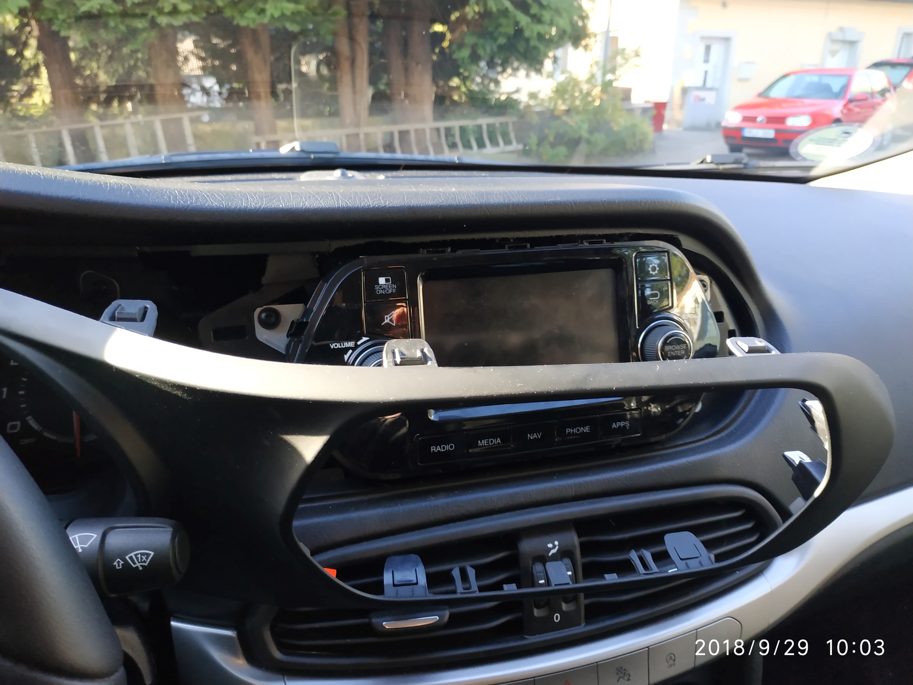 UConnect5 beim Ausbau