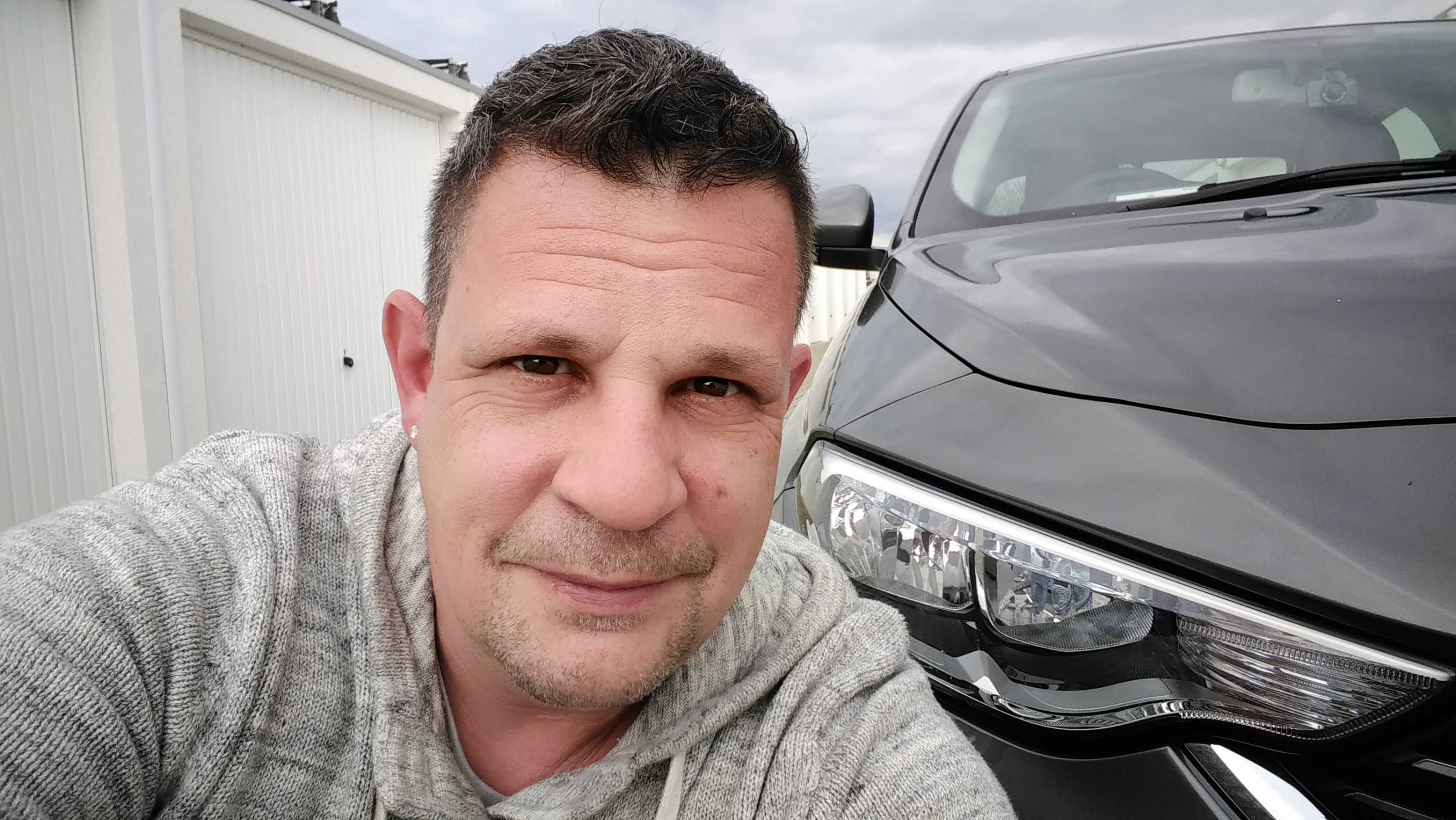 Schaue uns in die Augen Kleines.