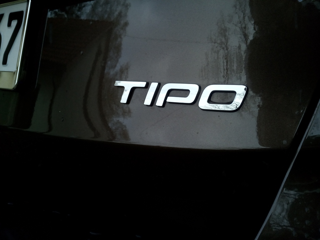 Nach der heutigen Autowäsche, jetzt noch mit den Winterreifen, die allerdings bald den schönen Sommeralus weichen werden.