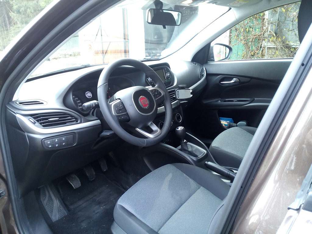 Nach der heutigen Autowäsche, jetzt noch mit den Winterreifen, die allerdings bald den schönen Sommeralus weichen werden.