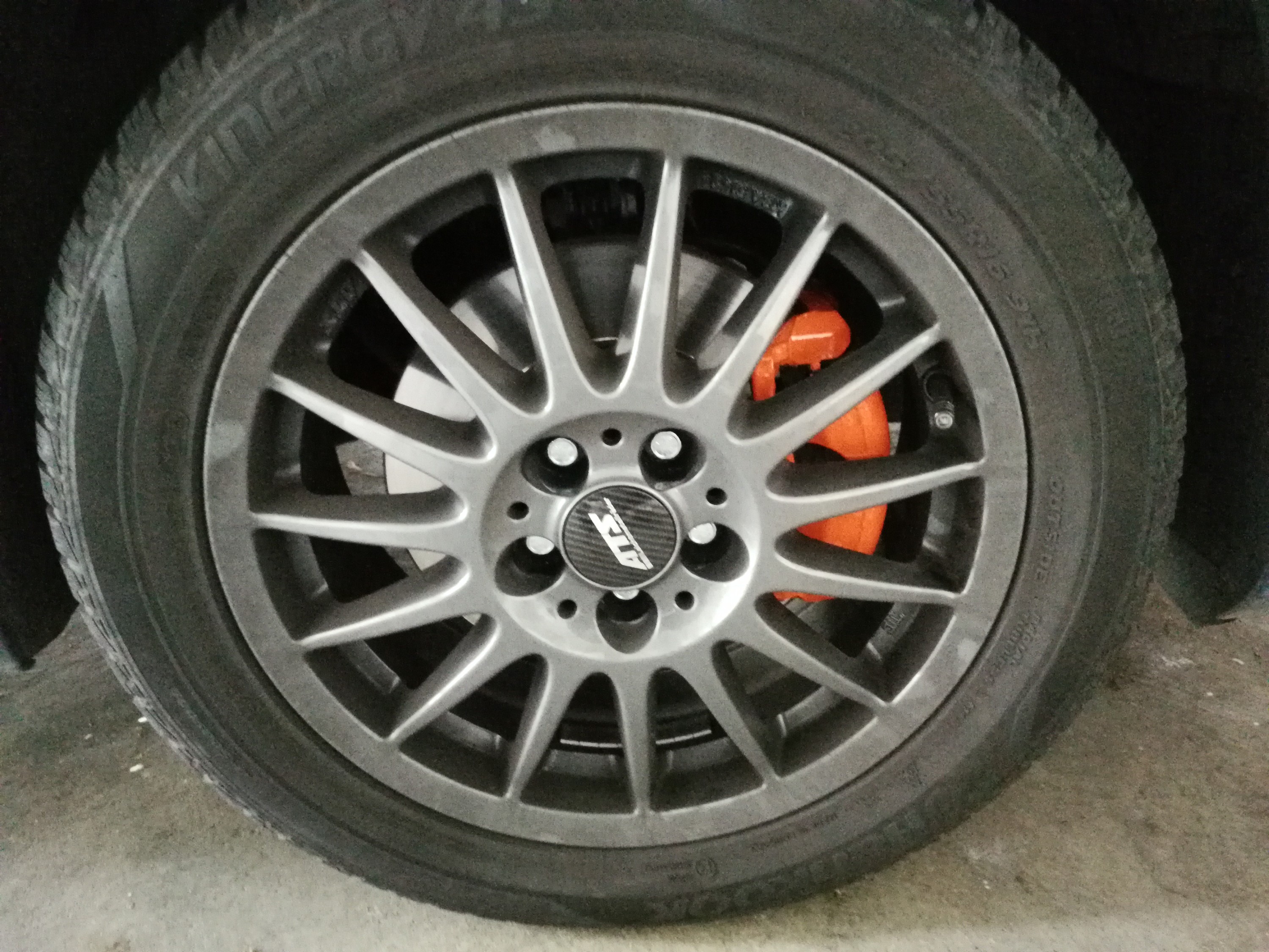 Bremssattel sind lakiert