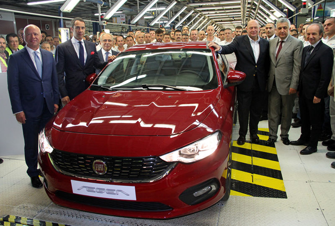 Für das Familienalbum: Jeweils der erste Tipo aus der Fertigungsstraße in Bursa als Sedan, dann als Kombi und schließlich der Hatchback