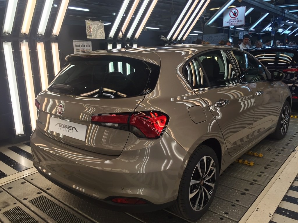 Für das Familienalbum: Jeweils der erste Tipo aus der Fertigungsstraße in Bursa als Sedan, dann als Kombi und schließlich der Hatchback