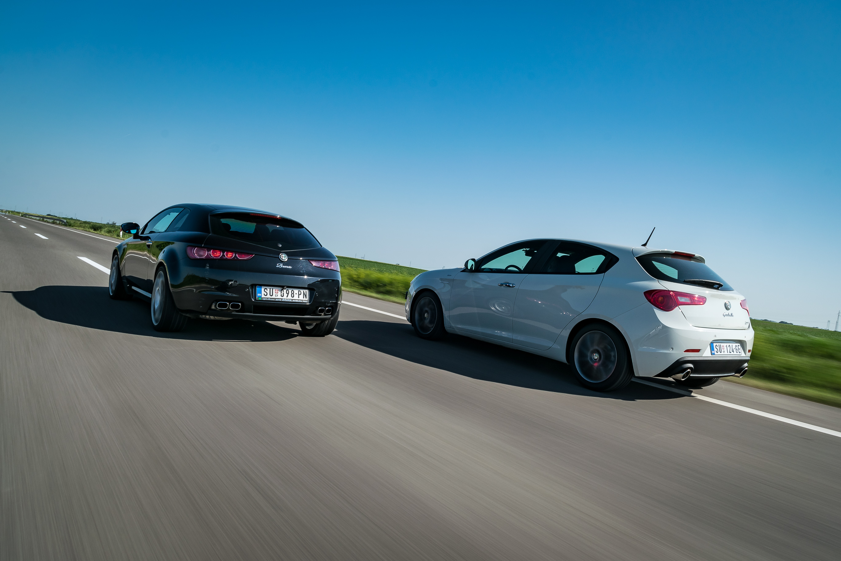 Giulietta and Brera rolling shot rear