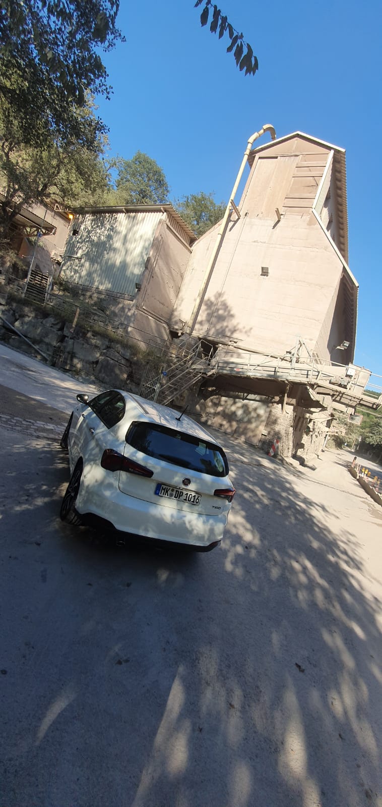 Sonnigen Tag mit denn Milchbubby