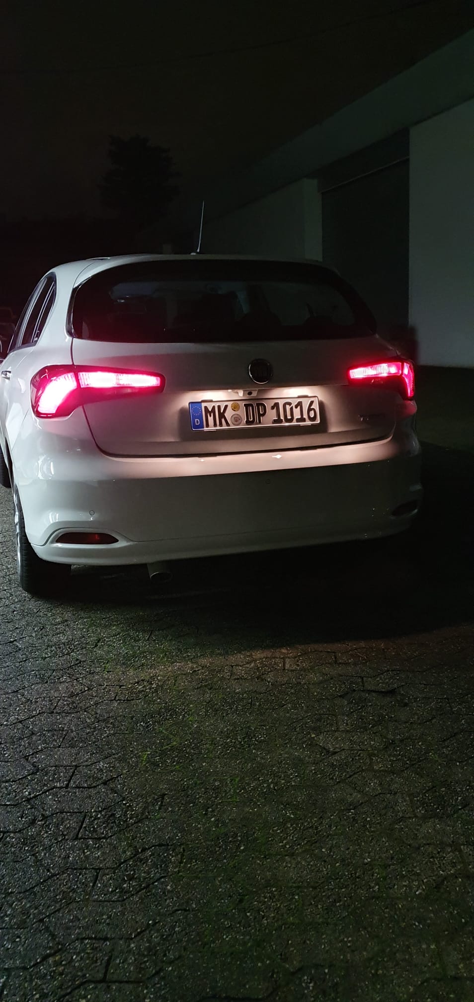 Tipo Heckansatz in Wagenfarbe