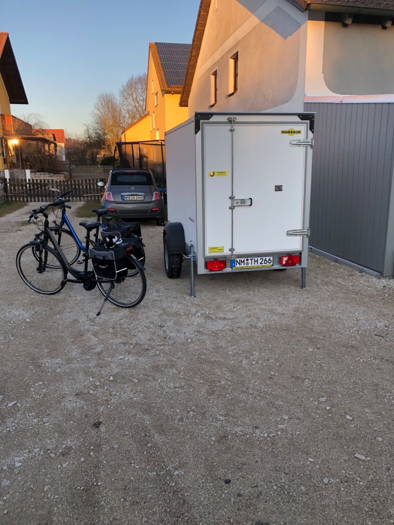 Anhänger + E Bikes