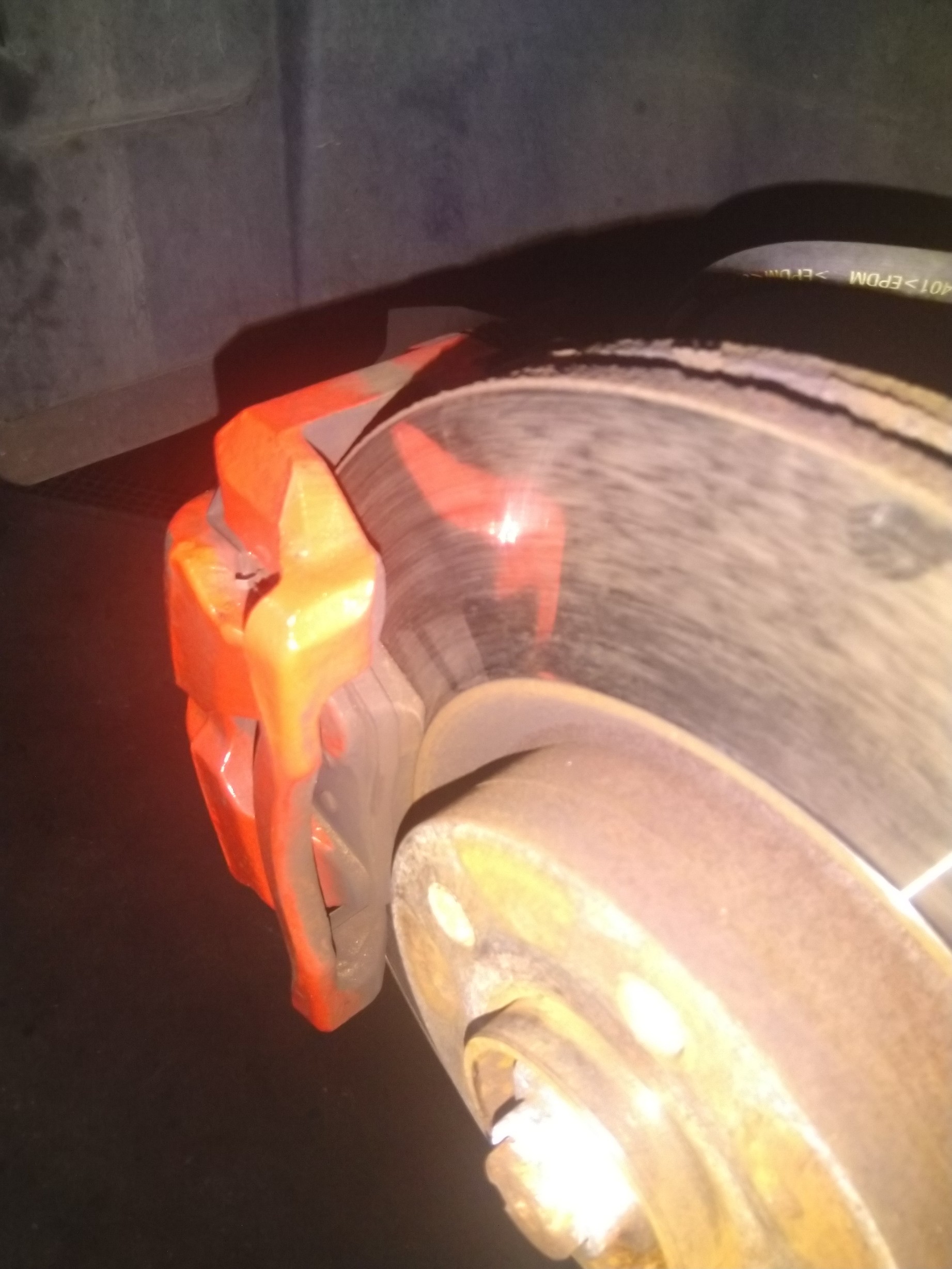 Blick unter das Blech