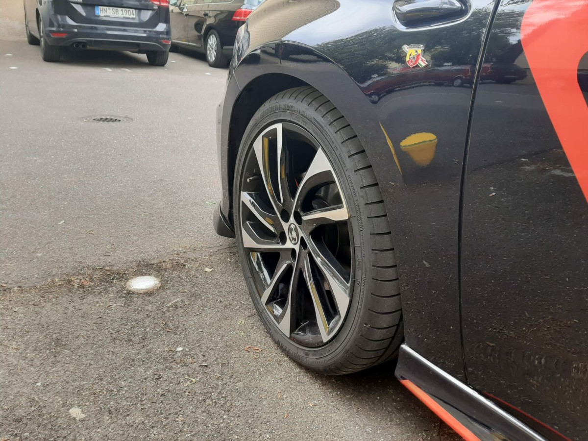 Black Viper Teilfolierung