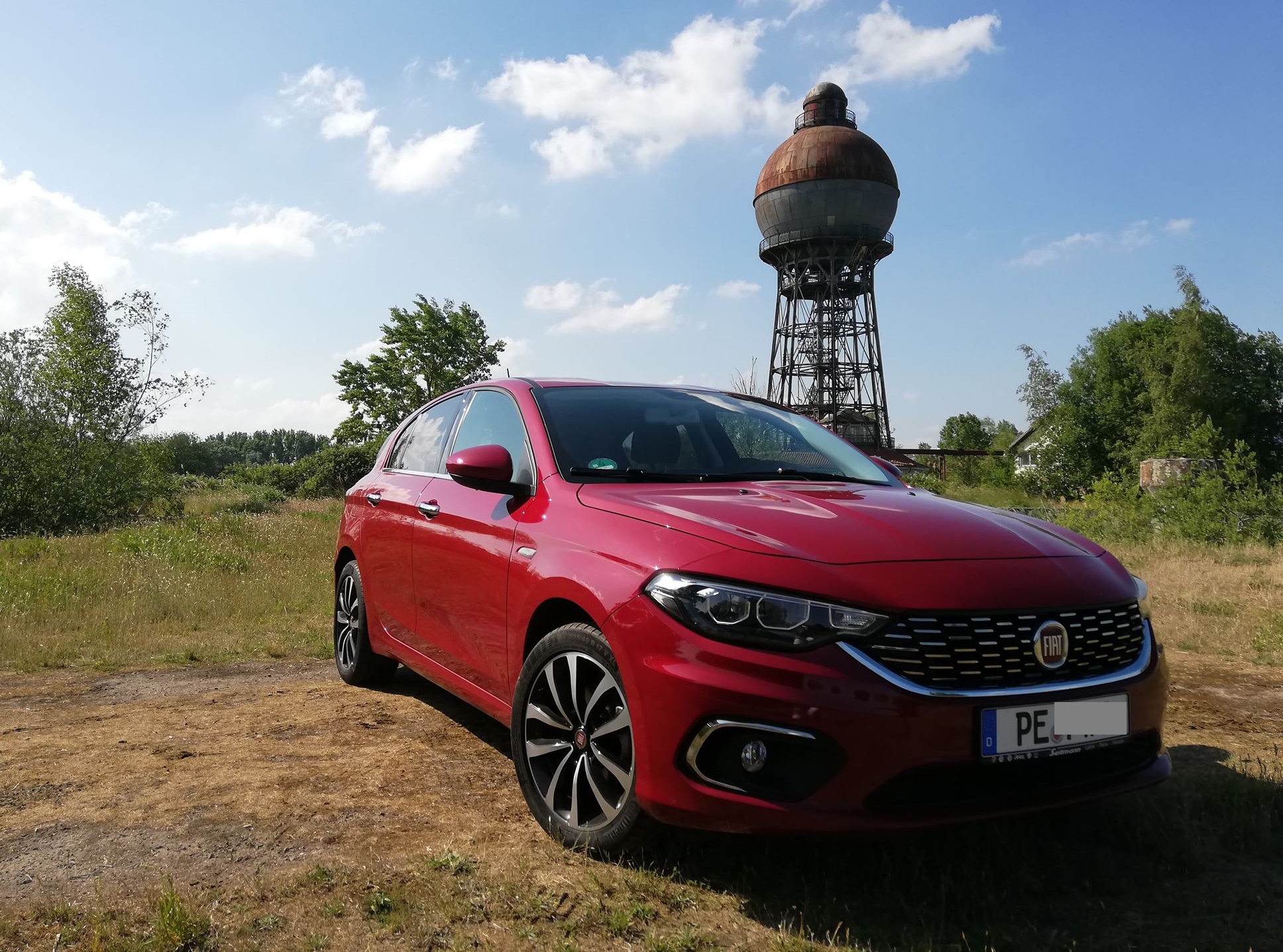 Mein roter Flitzer von links