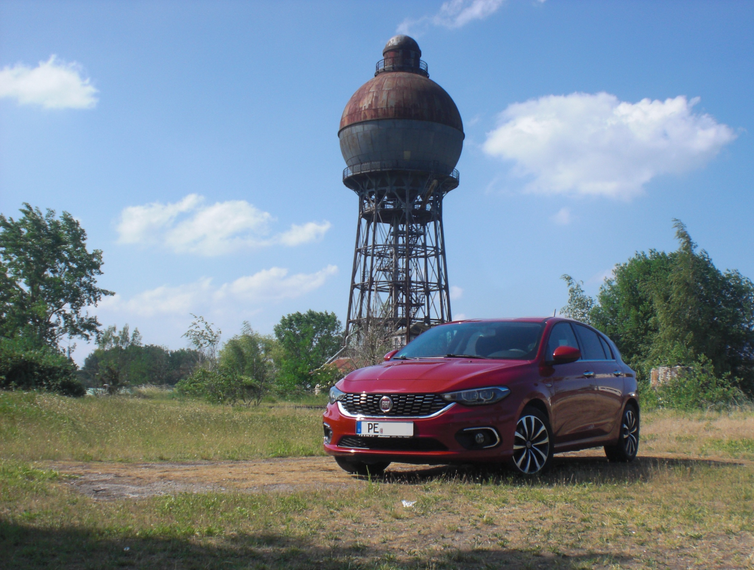 Mein roter Flitzer von rechts