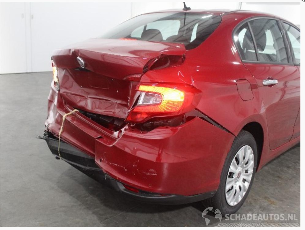 Crash einer Fiat Limousine in Benelux