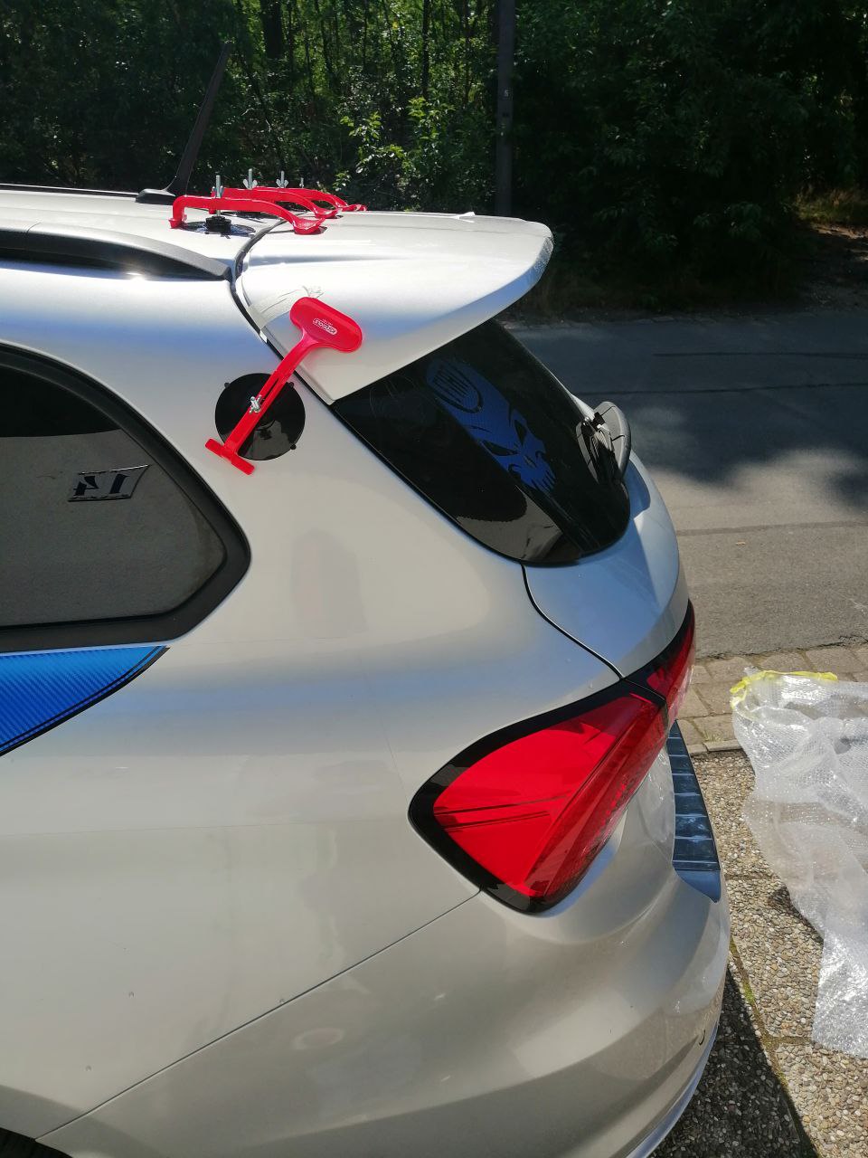 Beschleunigungssauger und VIP-Biertheke montiert