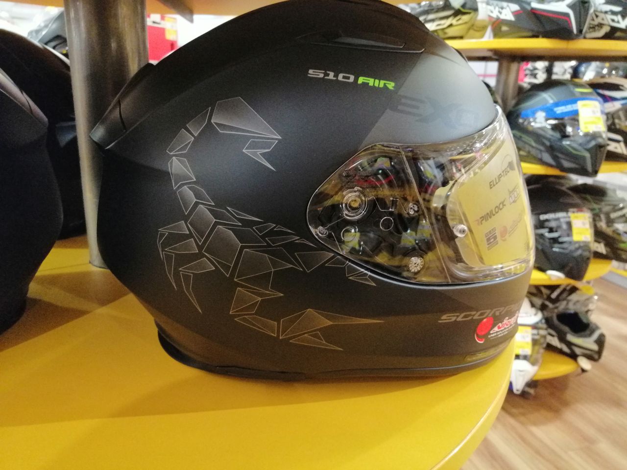 Der Helm für den ABARTH