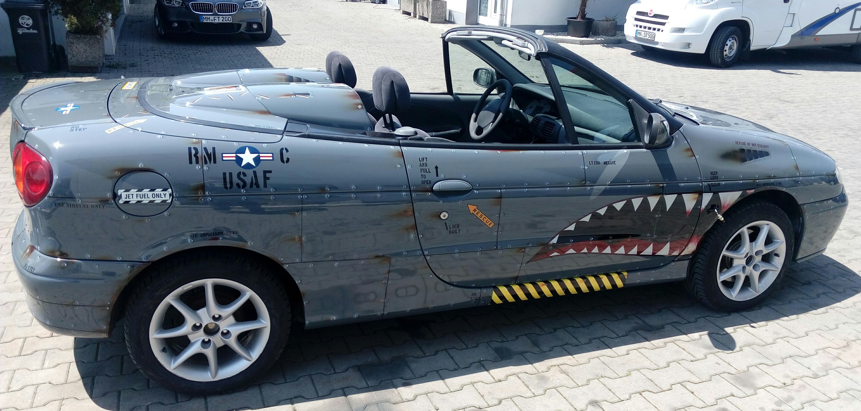 Grau, Maul, Flz-Design...passt