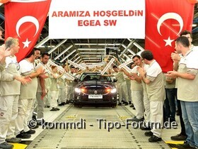 Für das Familienalbum: Jeweils der erste Tipo aus der Fertigungsstraße in Bursa als Sedan, dann als Kombi und schließlich der Hatchback