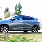 Colesseo-grau harmoniert mit jeder Frühlingsfarbe...