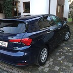 Mit Winterreifen und Fiat Radzierkappen