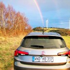 ...und Tipo fuhr zum Regenbogen bei den großen Windmühlen.